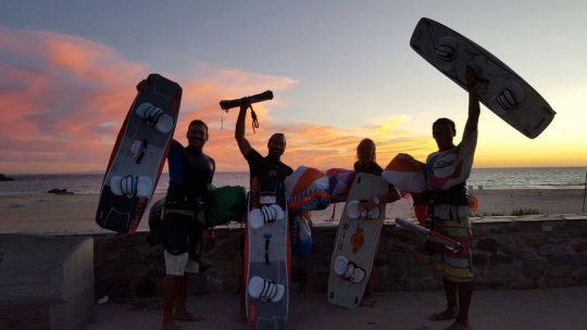 friends amigos tarifa kitesurf kitesurfig surf surfing sunset atardecer playa mar agua deportes deporte