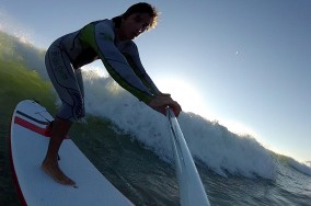 tarifa surf surfing ride ola waves surfer rider playa mar aprender