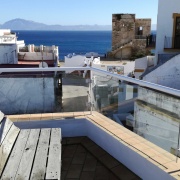 balcones de tarifa que miran al estrecho alojamiento con encanto