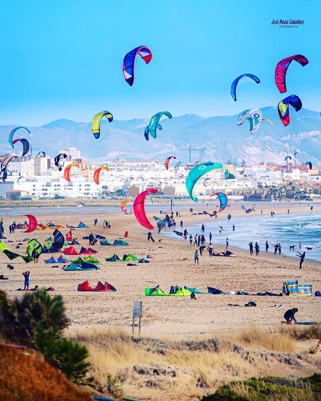 This picture was taken for @jmaricaballero last winter!! Are you ready for the winter 2021-2022? We have montly prices from November till March. Work online and enjoy kiting in the evenings. Best plan ever!🎉😛🏄😎🍻🍹
Contact us +34 640 02 50 38
info@surfers-residence.com
#tarifa
#kiteboarding #kitesurfing #winter #beach #friends #workonline #remotework #sportlife #surflife