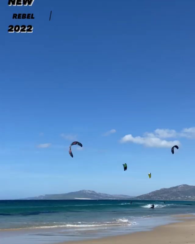 @airtoncozzolino training in a special spot in Tarifa, it is called Balneario and is so beautiful. Normally people go there to ride in Levante wind.
Just allowed to ride there from October until end of May.
Did you try this spot already? 🥰
#tarifa #kiteboarding #kitespots #sportlife #sealover #kitesurfing #goodvibes #trip #travelling #picoftheday
