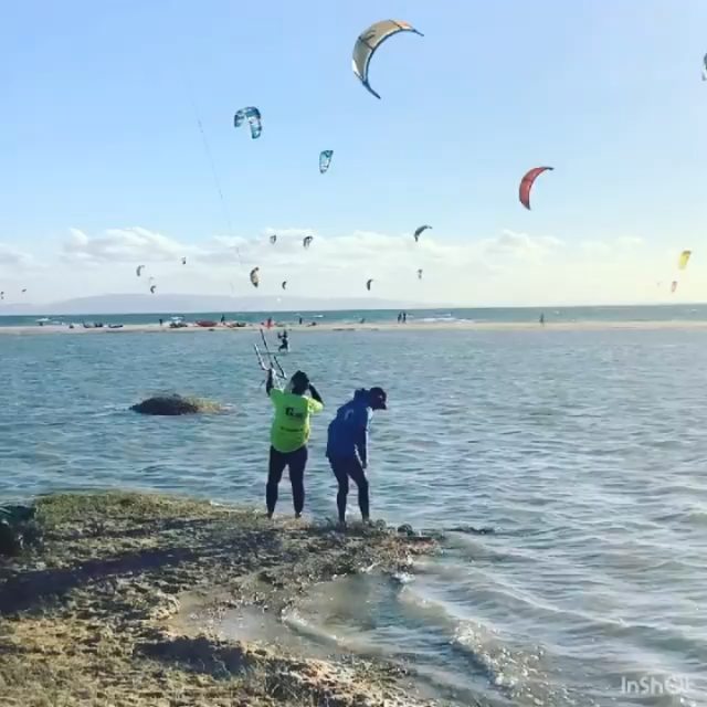 No words to describe the last days in Tarifa. Waves on the sea, flat water in a massive lagoon!! Enjoy Tarifa in winter 🥰
#tarifa #kiteboarding #lagoon #kitesurfing#holidays #trip #travelling #sun