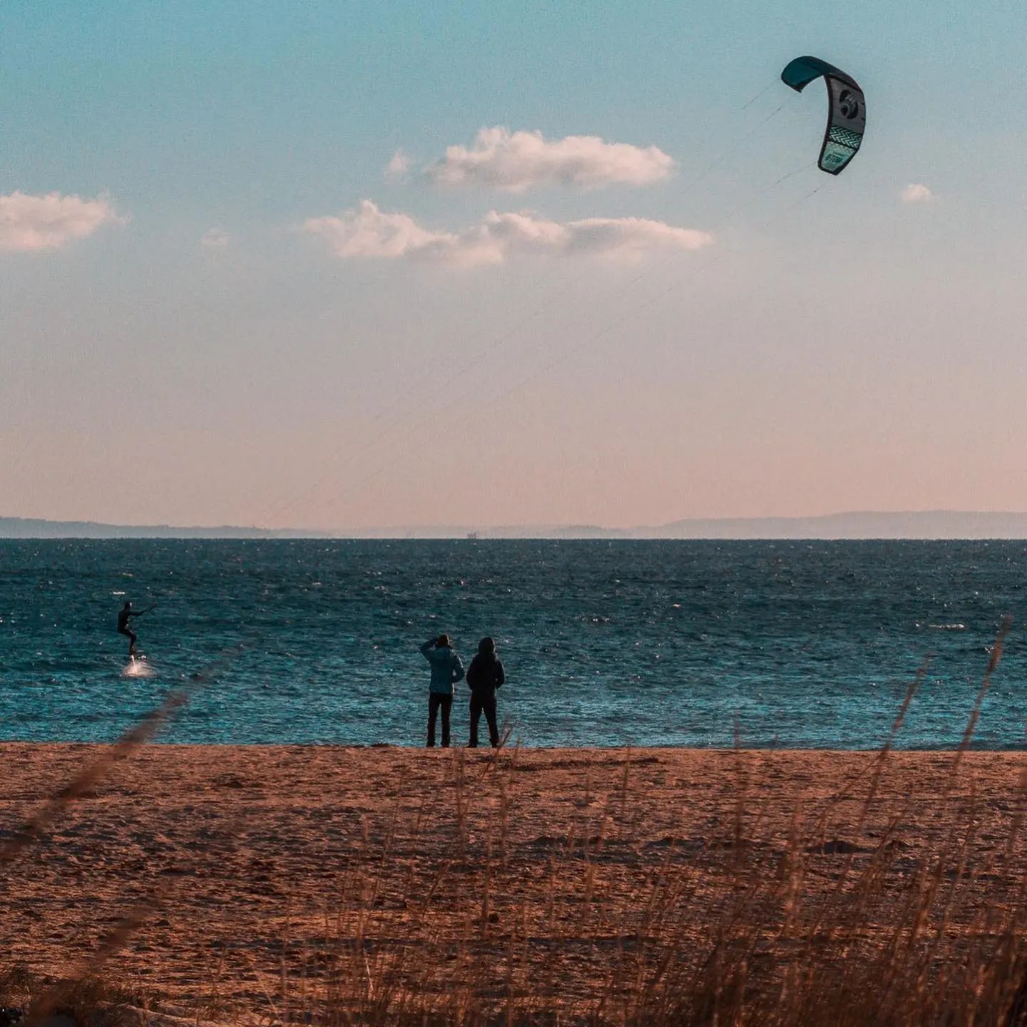 Light days in Tarifa. Happy monday !! #tarifa #kiteboarding #kitesurf #surfing #lifestyle #onelifebaby✌ #sport #family #friends #spain #cadiz
