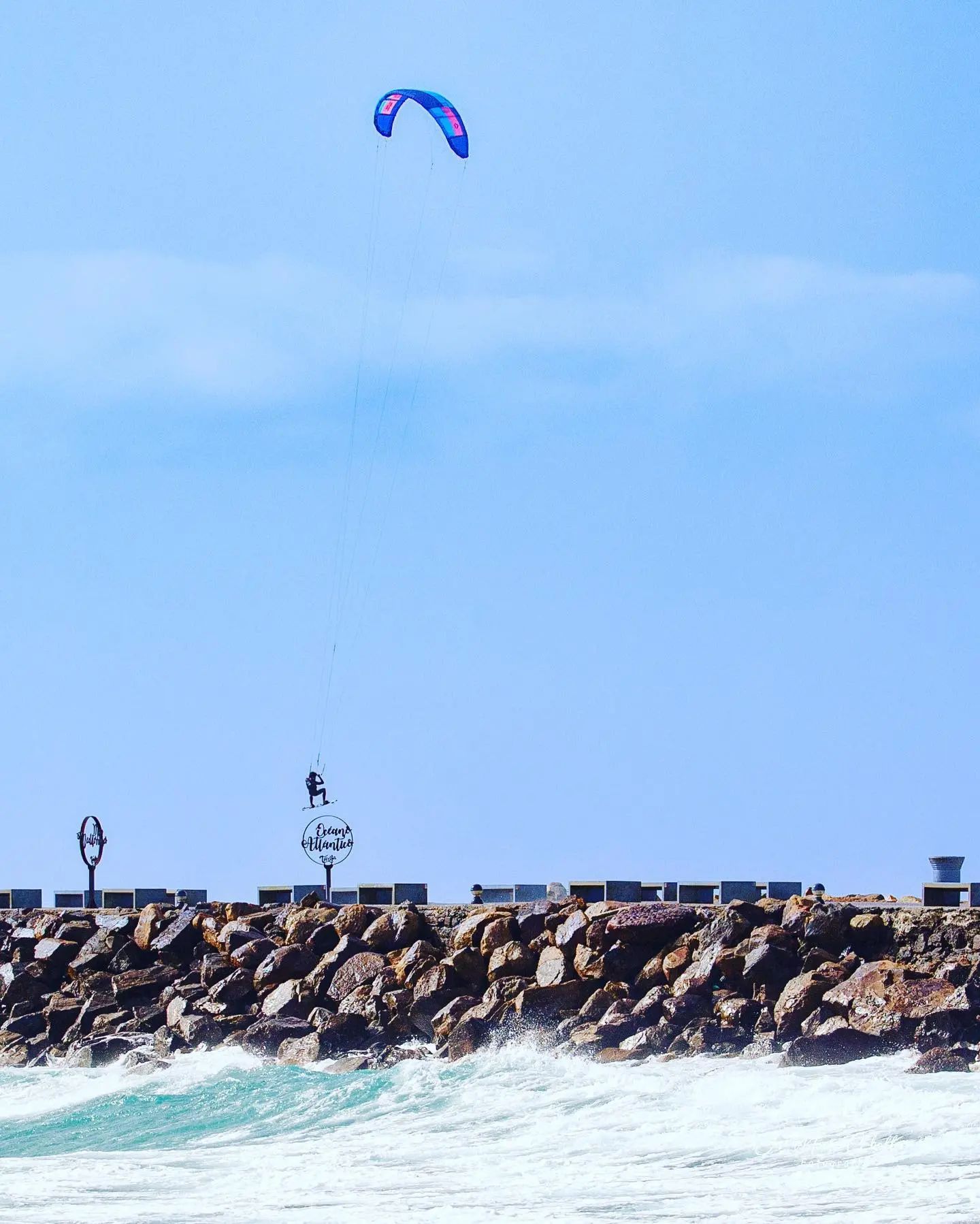 Last day of poniente and tomorrow strong levante again. Let's rock it 👍👌🌊🏄😎🤟
#countdown for the season 2022
T A R I F A
#tarifa #kiteboarding #kitesurfing #lifestyle #surflife #waves #holidays #summer