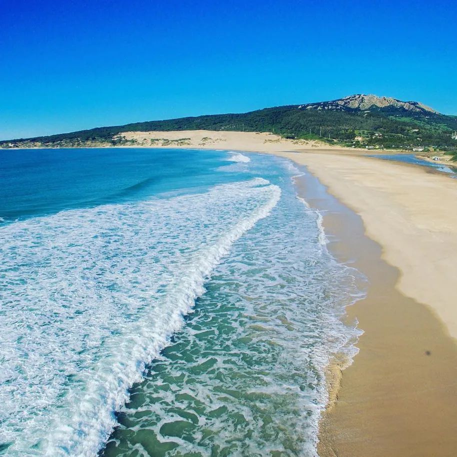 Viene el puente de mayo y el tiempo esta dando muy bueno !!! Disfrutar de tarifa en esta época del año es todo un lujo !!! Reserva ya y pegate la escapada de Mayo aquí en Tarifa en @surfersresidencetarifa #tarifa #kiteboarding #kitesurfing #holidays #surflifestyle #summer #summervibes☀️