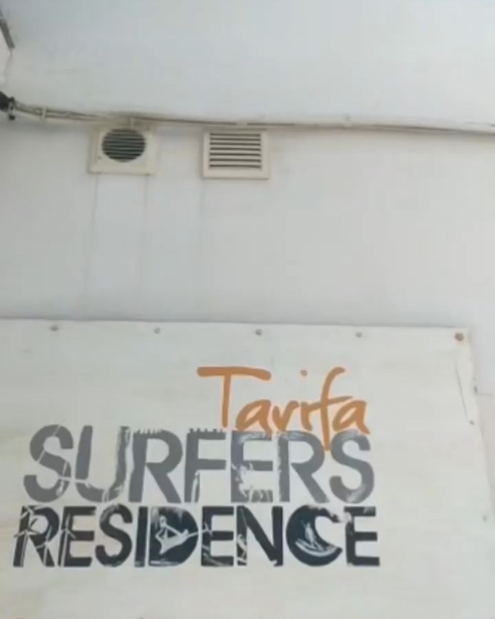 Your place to be in Tarifa. If you want meet people and a lot of kite this is your place!! Enjoy the holidays with us !! @kiteboardingclubtarifa #tarifa #kiteboarding #surfers #lifestyle #summervibes☀️ #friends #party #holidays #spain