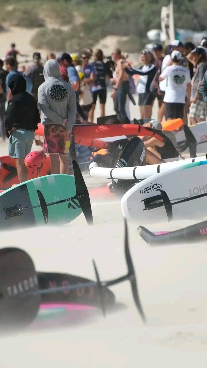 This happened last weekend in Tarifa. Always something ti watch and to learn here #tarifa #kitesurfing #holidays #summer #spain #coolhostel